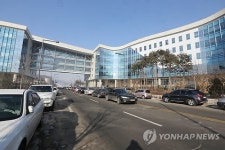 주차장으로 변한 세종청사 주변도로