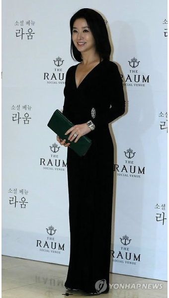 블랙드레스 입고 온 김보연