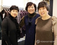 백화점 숍매니저…대백에 60대 4명 근무