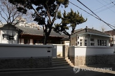 원형 복원 서울 명륜동 장면 가옥 4ㆍ19때 개방