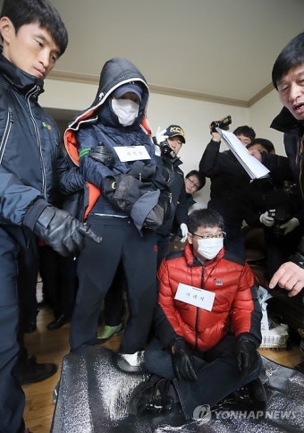 '전주 일가족 살해사건' 현장검증