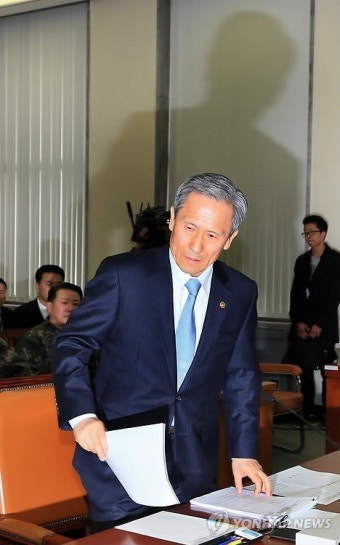 <北핵실험> 국회 보고하는 김관진 국방장관
