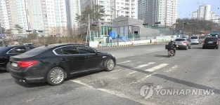 깨지고, 꺼지고… 광교 도로개통 1년 하자투성이