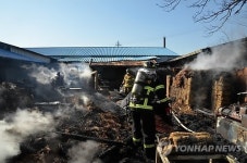 100년 넘은 상주 옹기작업장 화재로 잿더미