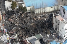 인사동 화재현장서 미폭발 LPG 가스통 7개 발견