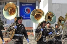 팡파르를 앞두고