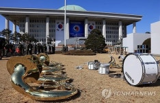 팡파르를 앞두고