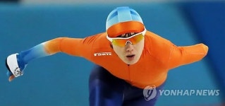 빙판에 선 롤러 여제