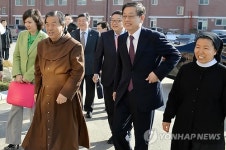 金 총리, 꽃동네 방문 입소자·봉사자 격려