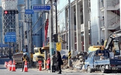 울산 신세계 도로·인도 막고 공사 시민 불편
