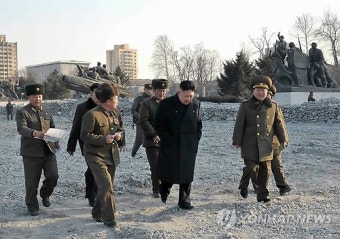 北김정은,전승기념관 현지지도