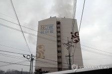 진천 아파트서 불…7명 부상