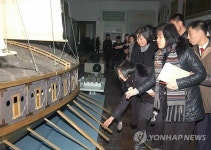 北 조선중앙역사박물관 찾은 학생들