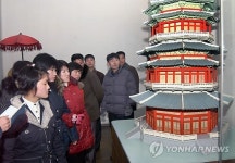 北 조선중앙역사박물관 찾은 학생들