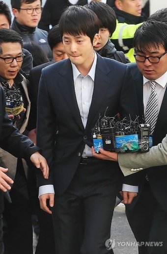 성폭행 혐의 박시후, 경찰 출석