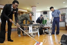 한·미 해군, 사회봉사활동 구슬땀