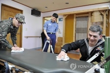 한·미 해군, 사회봉사활동 구슬땀