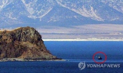 월내도 부근 항해하는 북한 선박