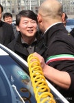 택시기사들과 인사하는 안철수 예비후보