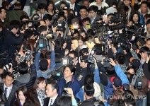 피겨여왕 김연아, 환영인파 속 금의환향