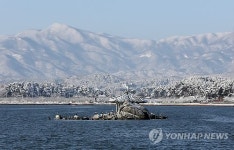 봄 폭설이 선물한 수채화 경포호와 백두대간
