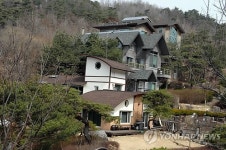 성접대파문 원주 별장 가보니…지역사회 뒤숭숭