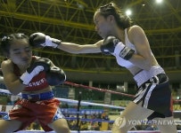 복싱 박지현의 스트레이트 공격