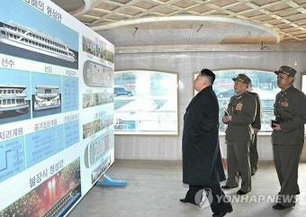 北 김정은, 軍건조 유람선 현장 방문