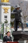 추모사 낭독하는 경남교육감