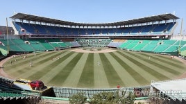 프로야구 개막 기다리는 문학구장