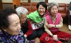 노인정 찾은 김지선 예비후보