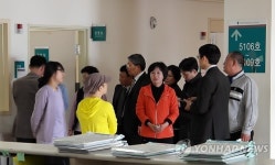 진주의료원 찾은 보건복지부 관계자들
