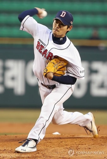 역투하는 두산 노경은