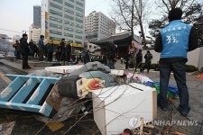 농성장 철거 뒤 남은 것은...