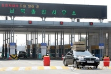 개성공단 풍전등화…北, 근로자철수 위협