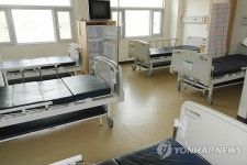 환자 없어 텅 빈 진주의료원 병실