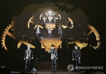 JYJ의 화려한 무대