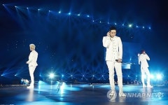 JYJ의 화려한 무대
