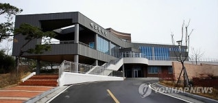 청초 우겨진 골에.. 백호문학관 개관