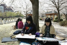 캠퍼스의 봄 그리는 경북 하양여중생