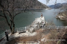 춘천 의암호 인어상 40년 만에 새 단장
