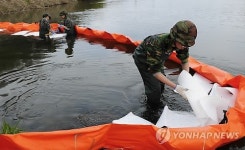 공군8비, 원주 섬강서 유류 누출사고 대비 훈련