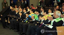 민주, 전대 예비경선장 찾은 김완주 전북도지사