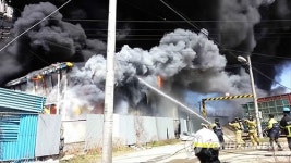 청원 플라스틱 수집업체 불…1시간 30분 진화