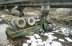 횡성 軍 트럭 하천 추락…1명 사망·2명 중경상