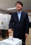 상계9동주민센터서 투표하는 안철수 후보
