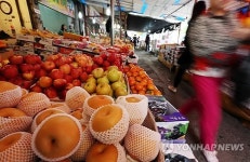 <대형마트 규제 1년> 전통시장, 체감효과 엇갈려