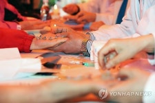 뜸 시술 받는 구민들