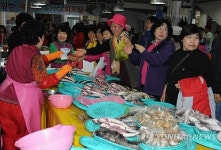 북적이는 강릉 주문진 수산시장