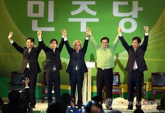 인사하는 민주당 새 지도부